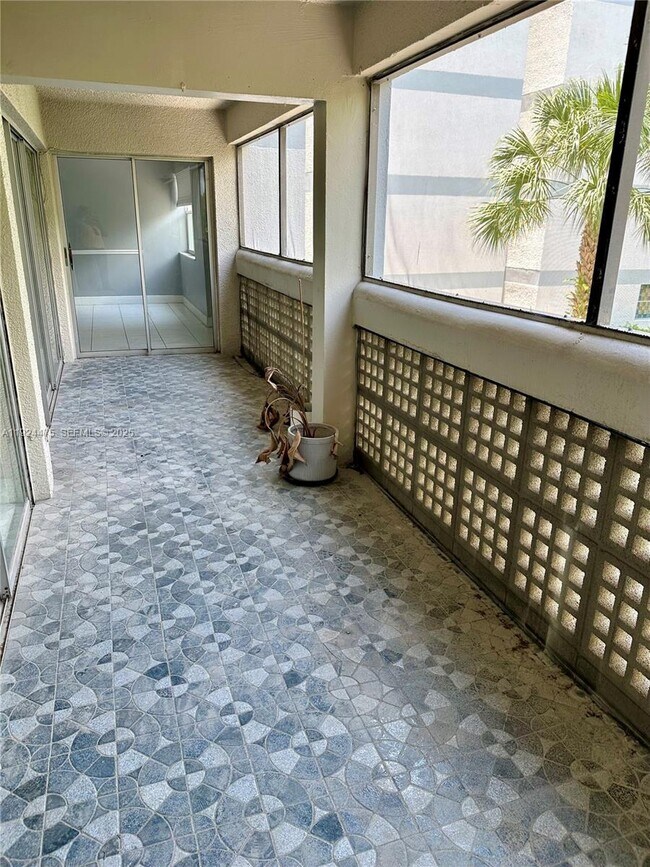 Building Photo - 3301 Spanish Moss Terrace