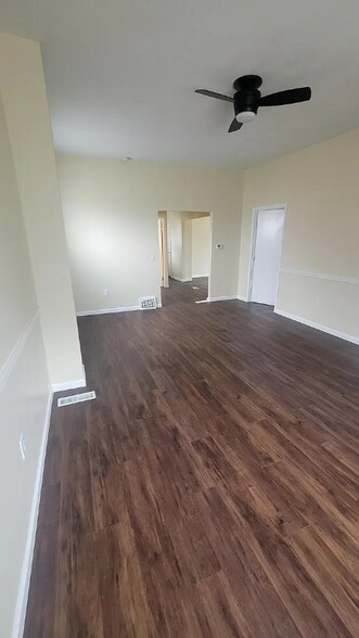 Building Photo - 4485 W 136th St