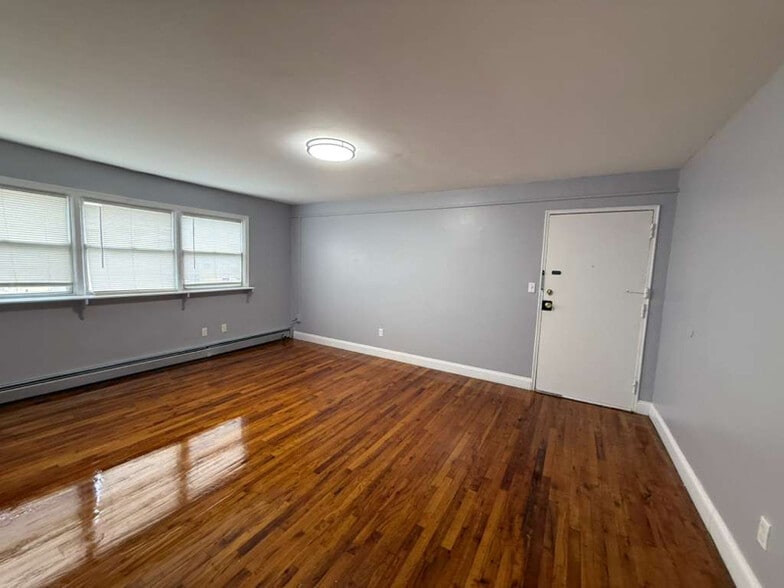 Building Photo - 364 Williamson St