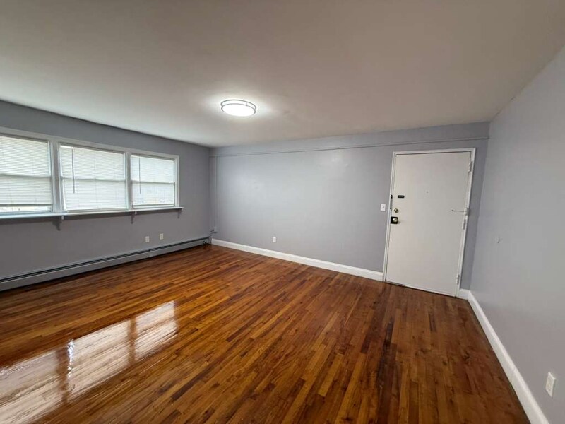 Building Photo - 4 Chestnut St