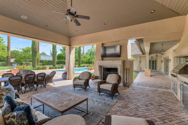 Building Photo - 6248 E Montecito Ave