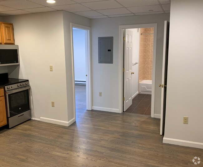 Building Photo - 61 Park Dr