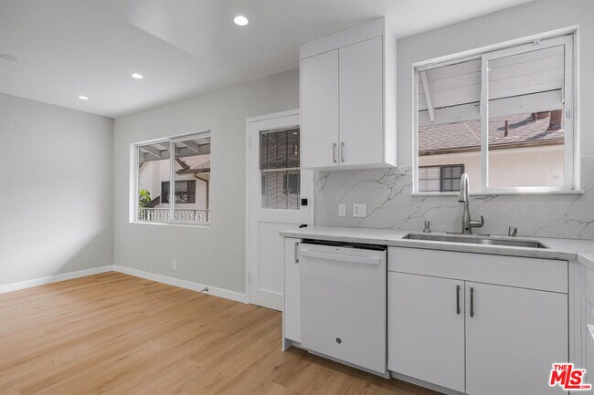 Building Photo - 4023 Lincoln Ave
