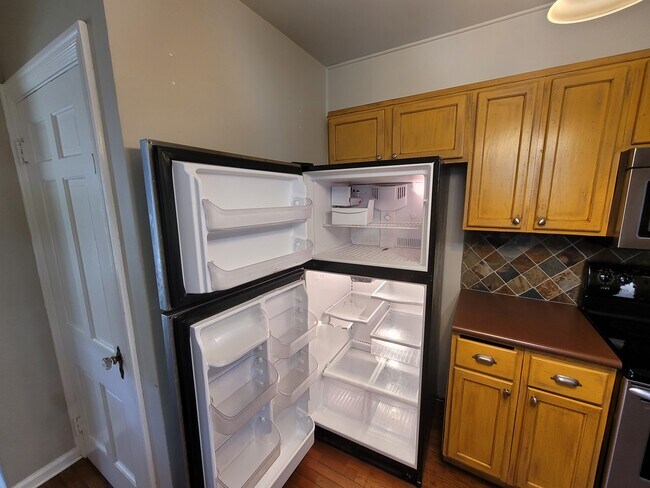 Building Photo - 6242 Evanston Ave