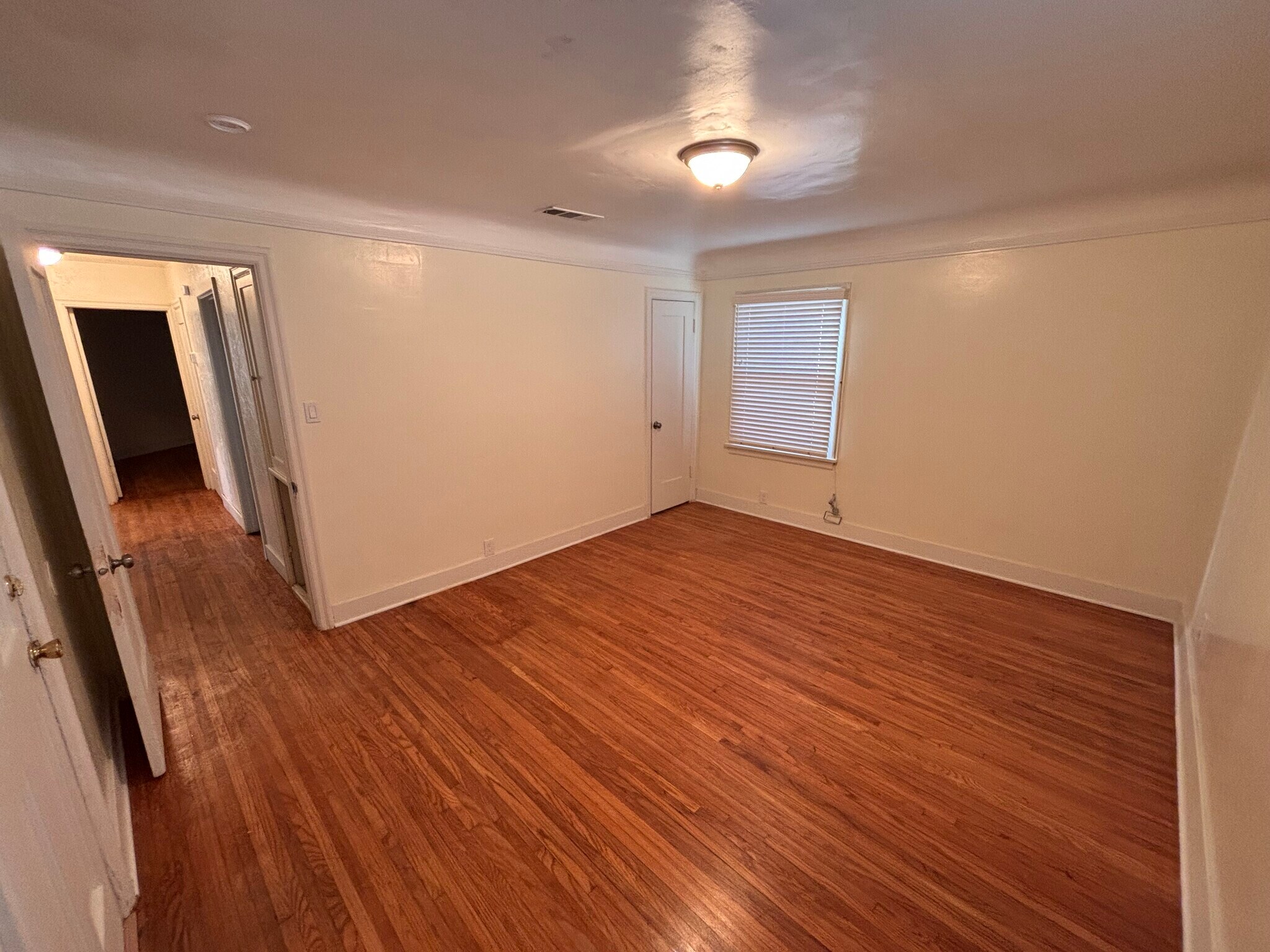 Building Photo - 7530 S Hobart Blvd
