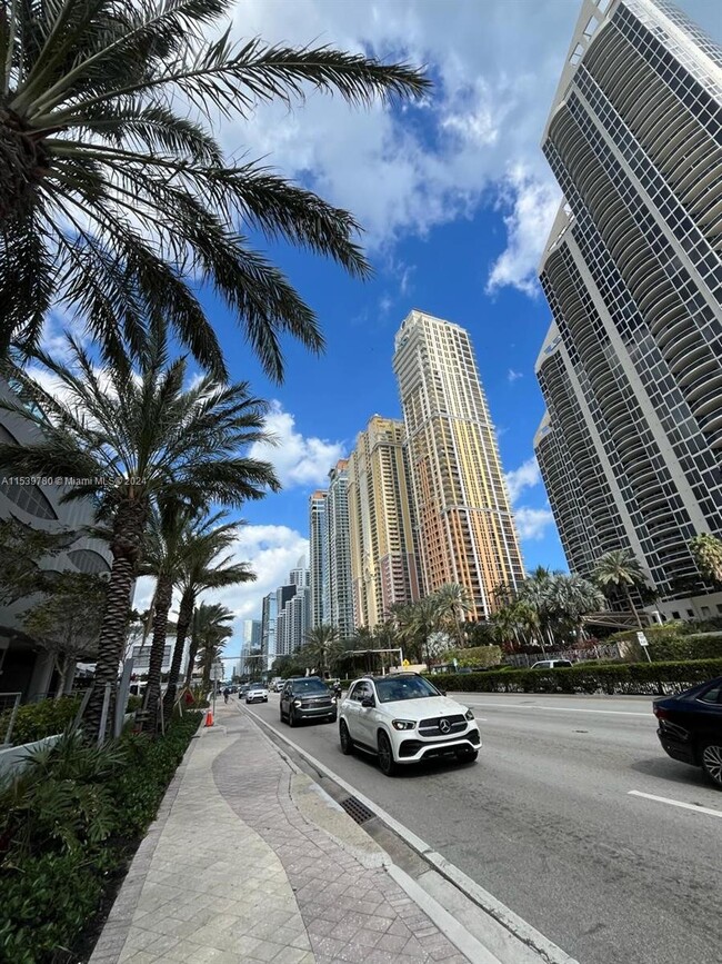 Building Photo - 17550 Collins Ave