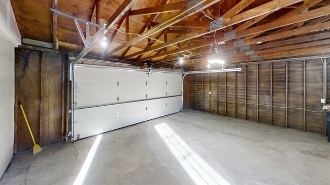 Building Photo - 308 Skydale Dr