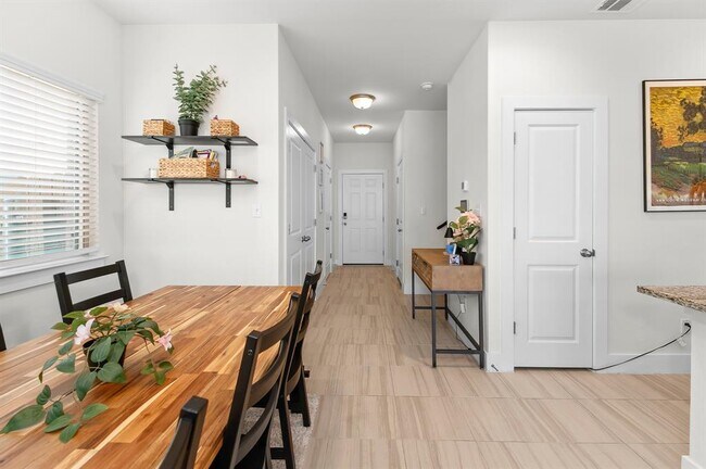 Building Photo - 512 White Steppe Way