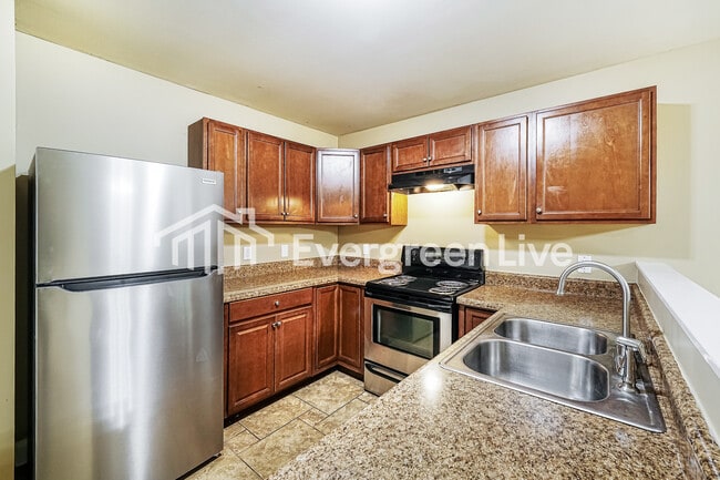 Building Photo - 548 Woodhill Cove Dr