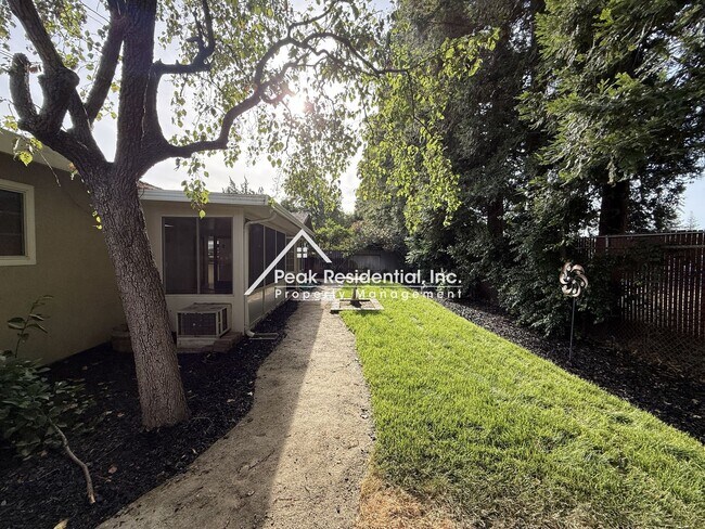 Building Photo - Spacious 3bd/2ba Carmichael Home With Sun Room