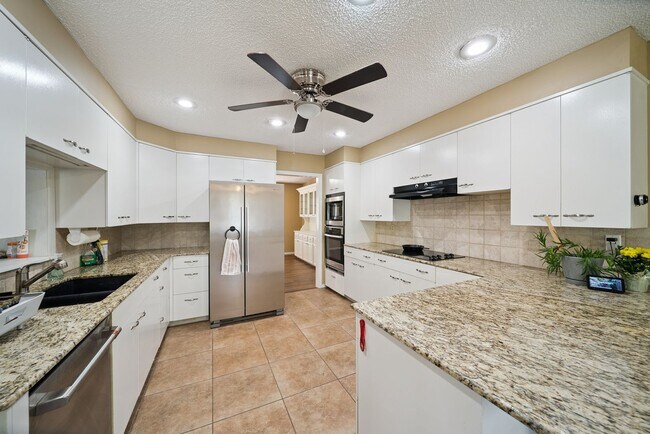 Building Photo - House for Rent 3 Bedrooms 2 Bath !!!!!
