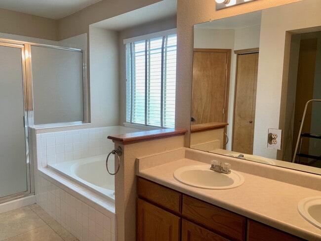 Building Photo - 7154 S Acoma Way