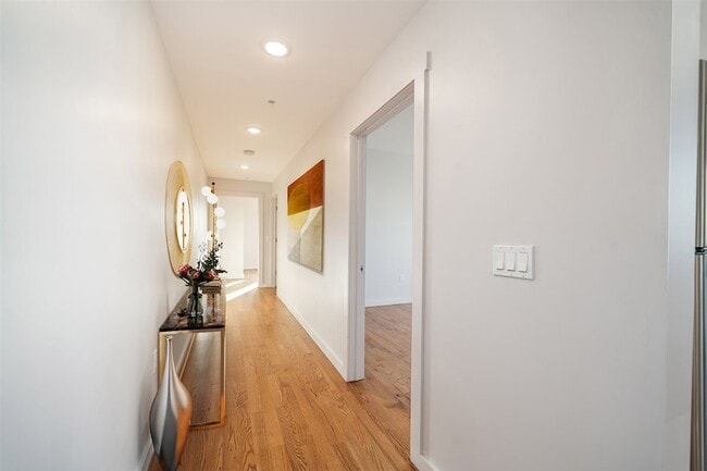 Building Photo - 541 42nd St
