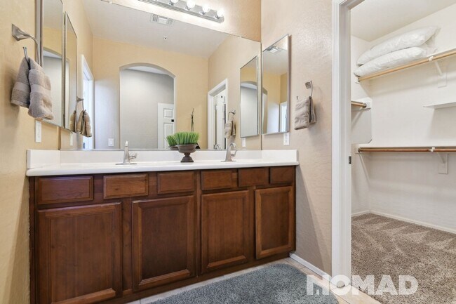 Building Photo - Luxurious 3BR Condo in Anthem