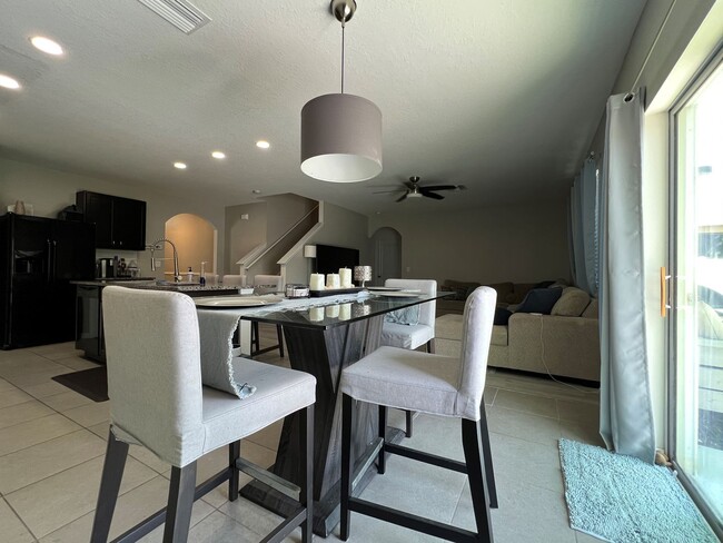 Building Photo - Almost new 5-bedroom, 3-bath home ready to...
