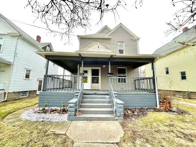 Primary Photo - 1230 W 5th St