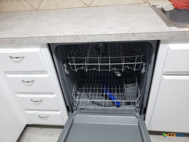 Building Photo - 1121 Dixon Cir