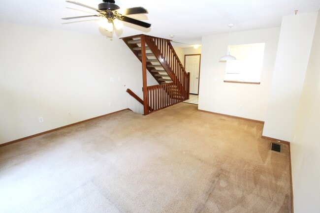 Building Photo - 2227 Teardrop Ave