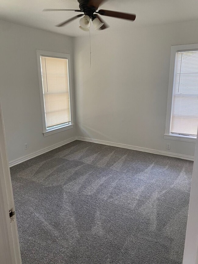Building Photo - 3 Bedroom 1 Bath House Near Westmoreland R...