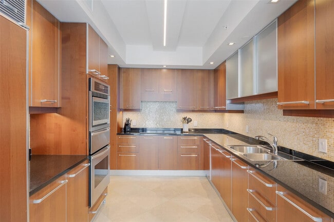 Building Photo - 3101 S Ocean Dr
