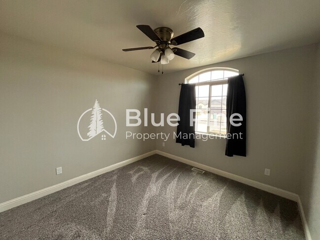 Building Photo - 3688 Shale Ave