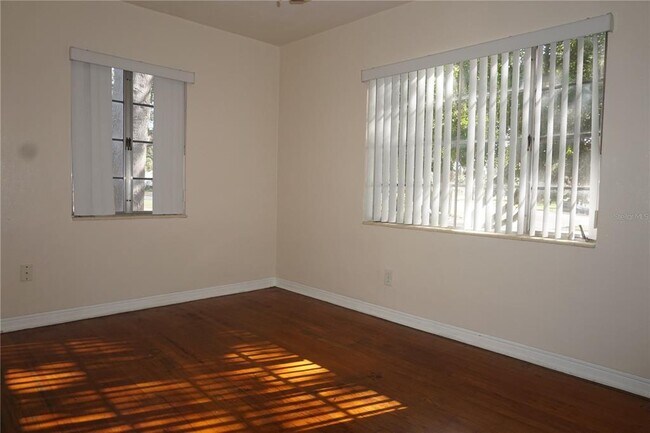 Building Photo - 4845-4825 25th Ave N
