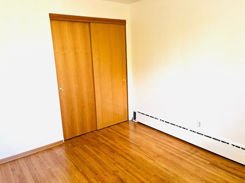 Building Photo - 2715 S 7th St