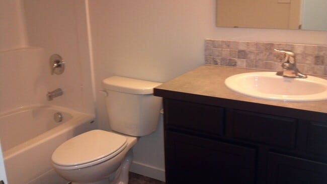 Building Photo - Single Story Home with Fully Fenced Yard & Close to Shopping/Restaurants!