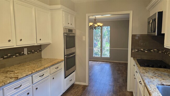 Building Photo - 3303 Candleway Dr