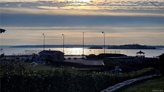 Building Photo - 289 Davenport Ave