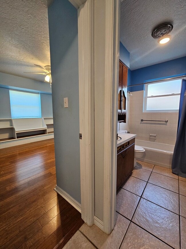 Building Photo - (2) Bed/(2) Bath with Storm Shelter Avail ...