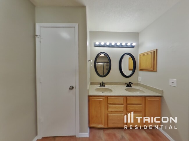 Building Photo - 7815 Snowberry St NW
