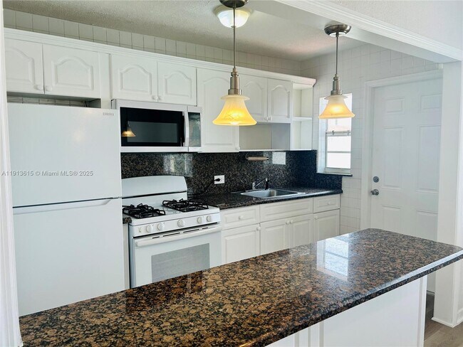 Building Photo - 1330 SW 6th St