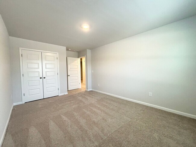 Building Photo - ABSOLUTELY BEAUTIFUL BRAND-NEW BUILD TOWNHOME