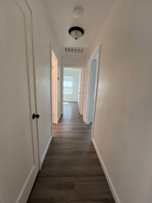 Building Photo - Fully remodeled 2 bedrooms and 1 bathroom, single-story home in Visalia, CA!
