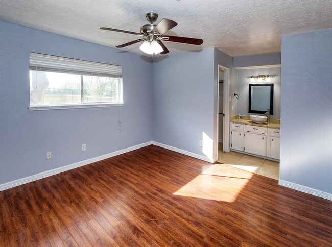 Building Photo - 218 Page Ln