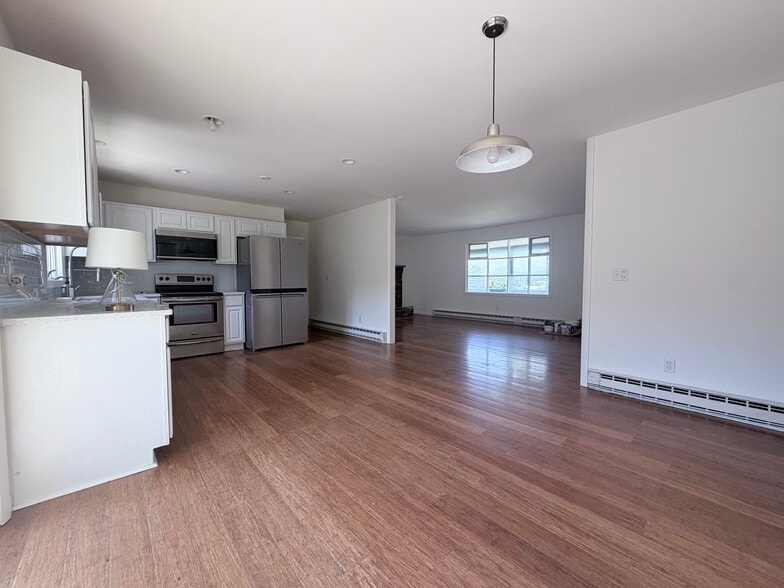Building Photo - 6 Pleasantview Dr