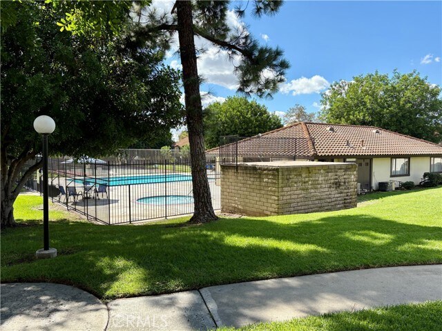 Building Photo - 9405 Mesa Verde Dr