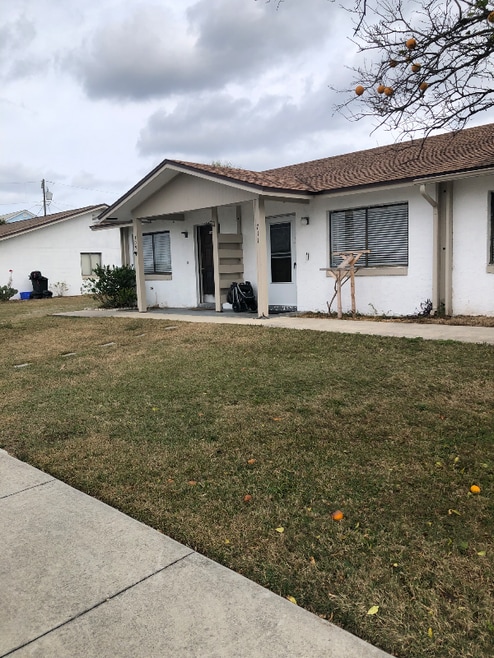 Building Photo - 713 S Daytona Ave