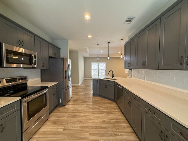 Building Photo - Spacious 3 Bedroom 2 Bath + Office with Split Floor Plan & Screened Patio in Pace!