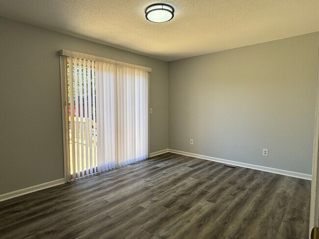 Building Photo - Renovated 3-bedroom convenient to major highways