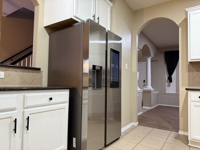 Building Photo - 6208 Melanie Dr
