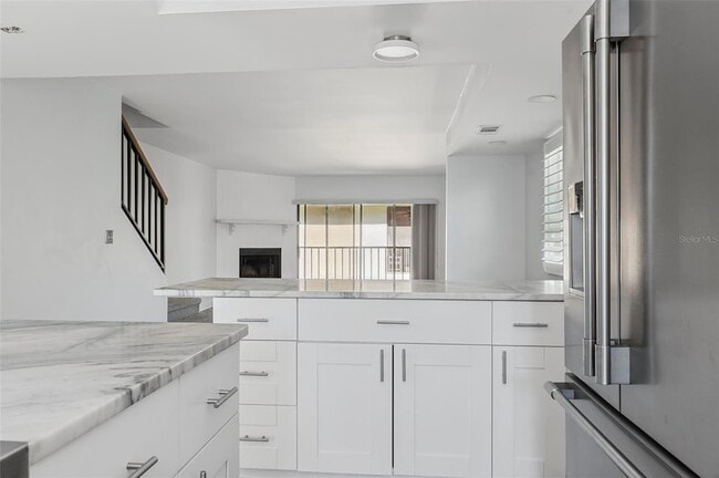Building Photo - 275 Capri Cir N