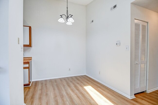 Building Photo - GATED COMMUNITY - CONDO
