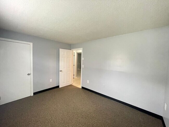 Building Photo - 185 Loudon Rd