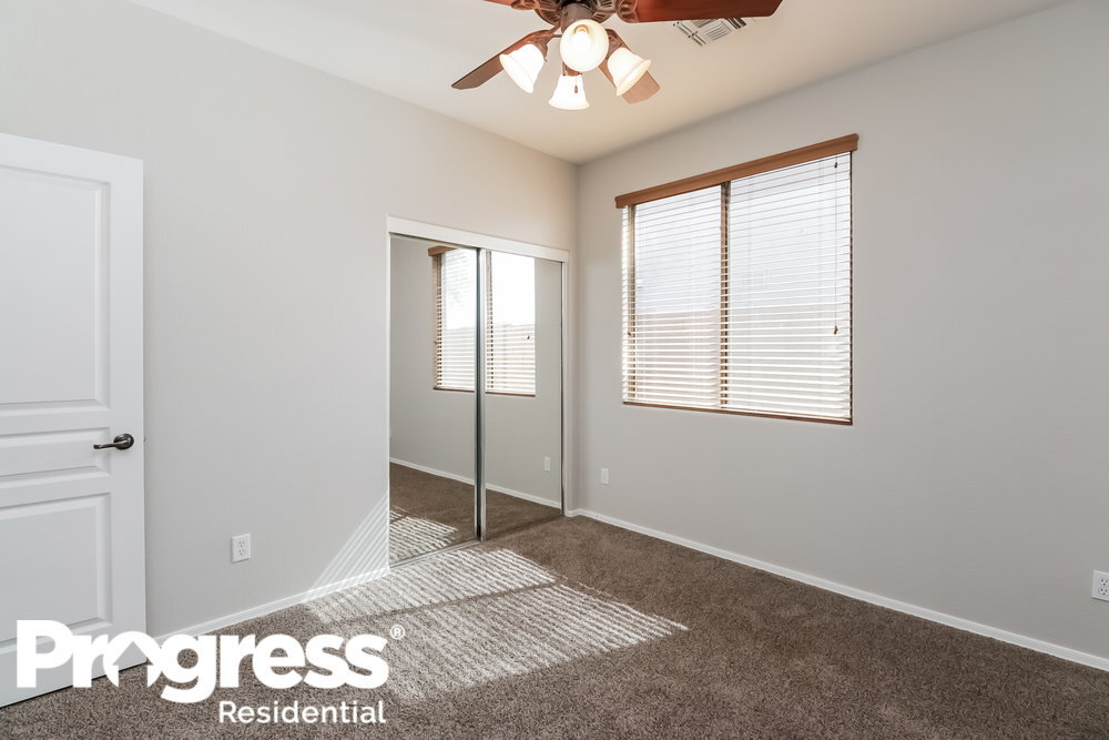 Building Photo - 2221 S Holguin Way