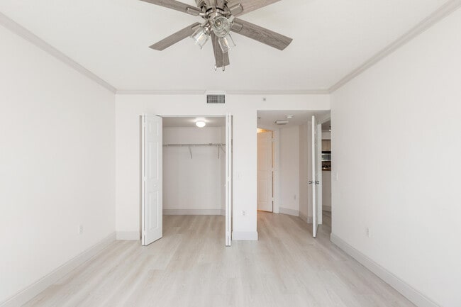 Building Photo - 810 Villa Cir