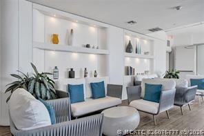 Building Photo - 2602 E Hallandale Beach Blvd