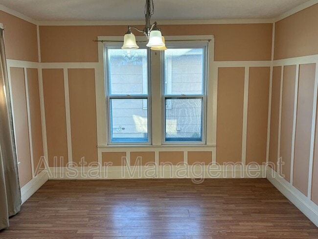 Building Photo - 1135 W 12th St