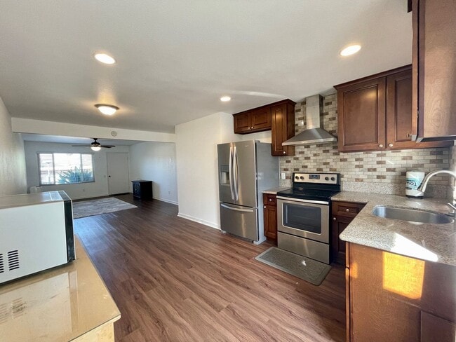 Building Photo - Single Story Condo on ground floor located...